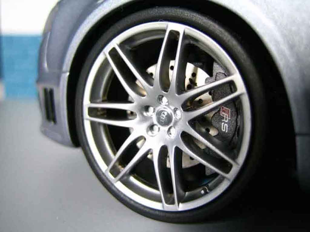 Audi RS4 avant grijs 1/18 Minichamps