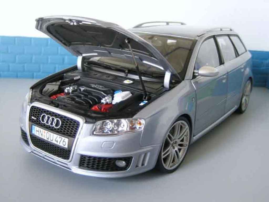 Audi RS4 avant grijs 1/18 Minichamps