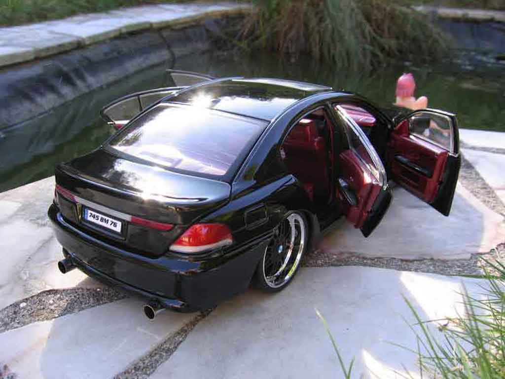Bmw 745 E65 i dub zwart 1/18 Kyosho