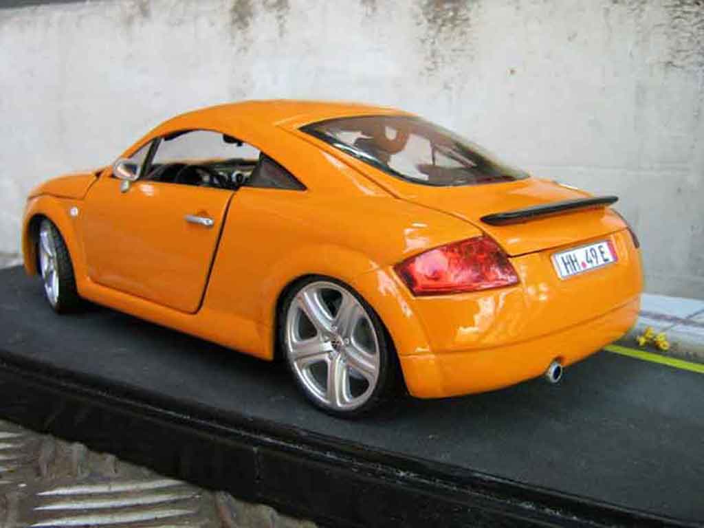 Audi TT rs coupe oranjesignal porsche jantes touareg 1/18 Revell