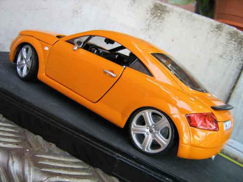 Audi TT rs coupe oranjesignal porsche jantes touareg 1/18 Revell