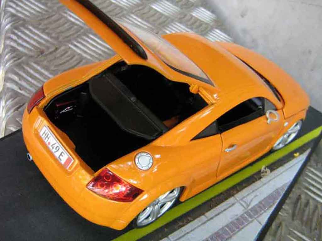 Audi TT rs coupe oranjesignal porsche jantes touareg 1/18 Revell