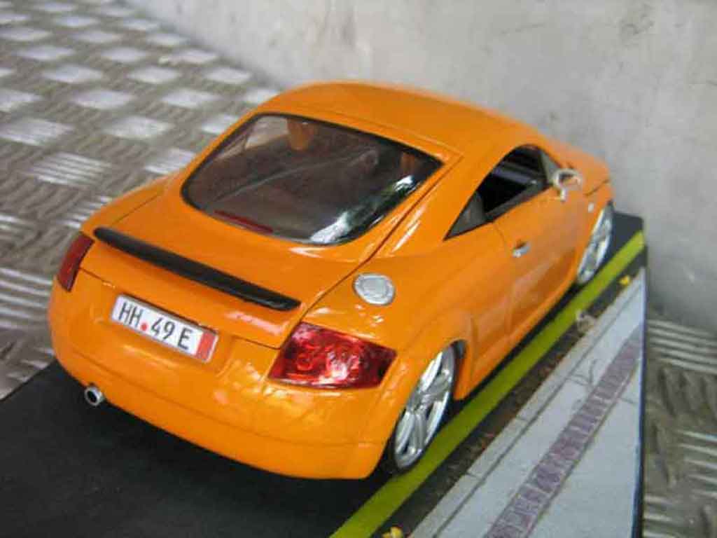 Audi TT rs coupe oranjesignal porsche jantes touareg 1/18 Revell