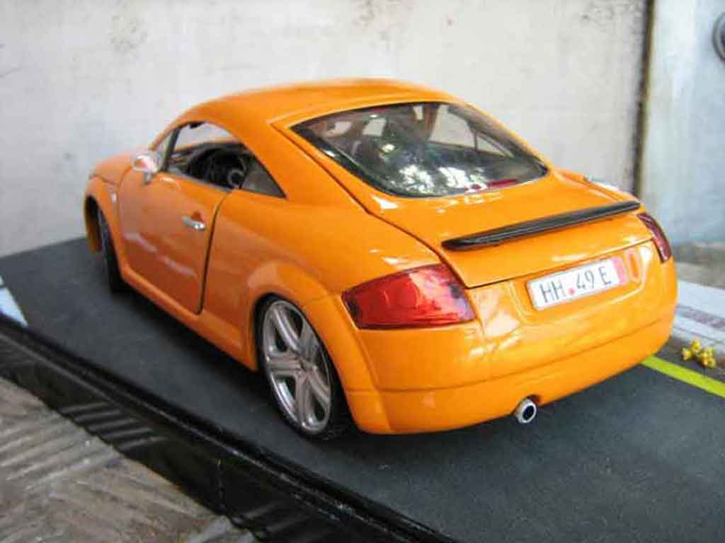Audi TT rs coupe oranjesignal porsche jantes touareg 1/18 Revell