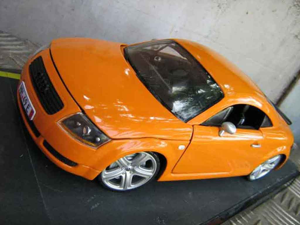 Audi TT rs coupe oranjesignal porsche jantes touareg 1/18 Revell