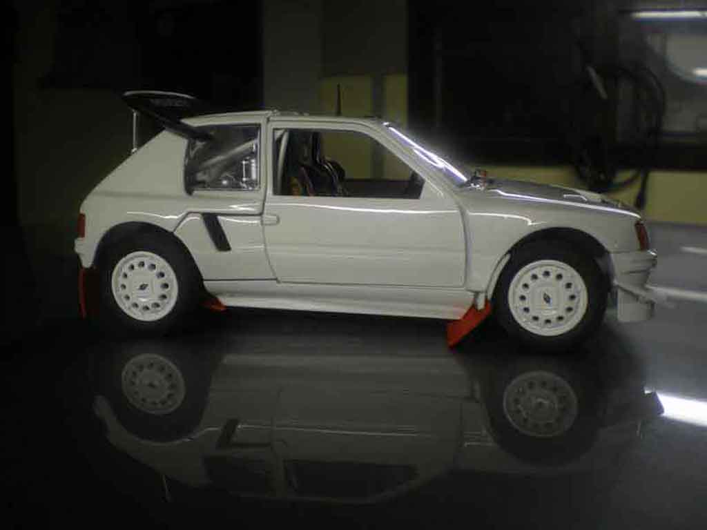 Peugeot 205 Turbo 16 plain body T16 1/18 Solido