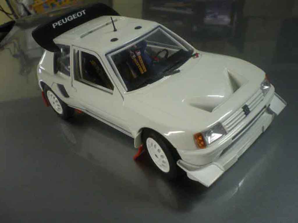 Peugeot 205 Turbo 16 plain body T16 1/18 Solido