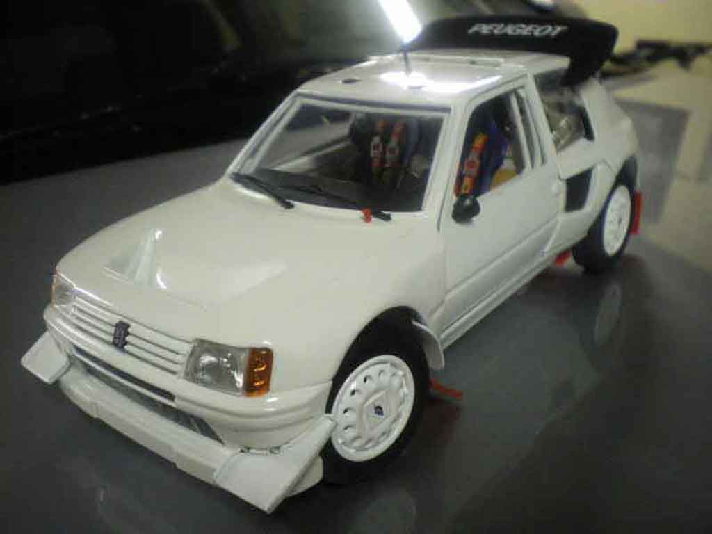 Peugeot 205 Turbo 16 plain body T16 1/18 Solido