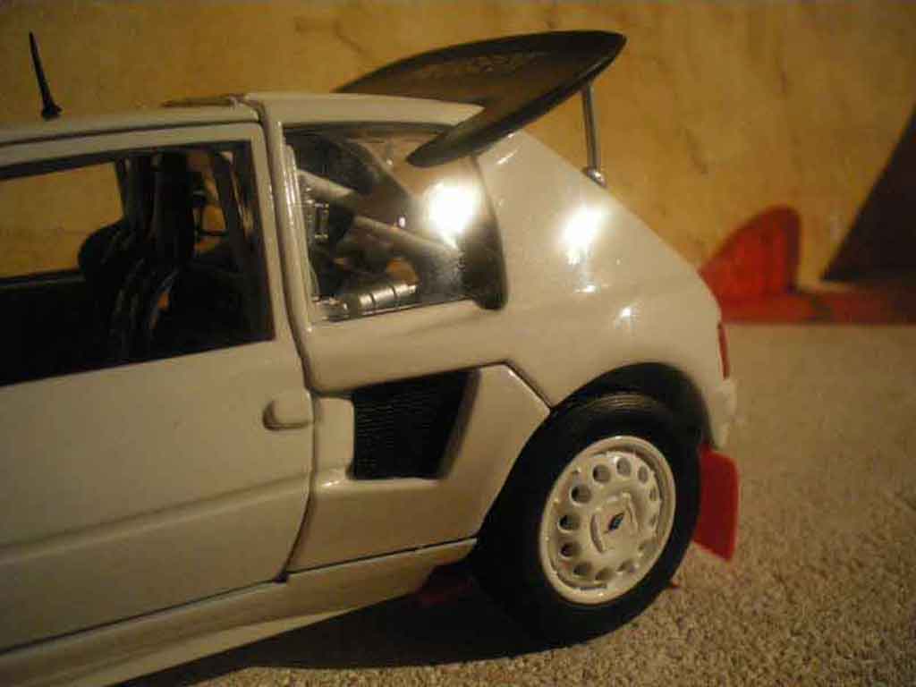 Peugeot 205 Turbo 16 plain body T16 1/18 Solido