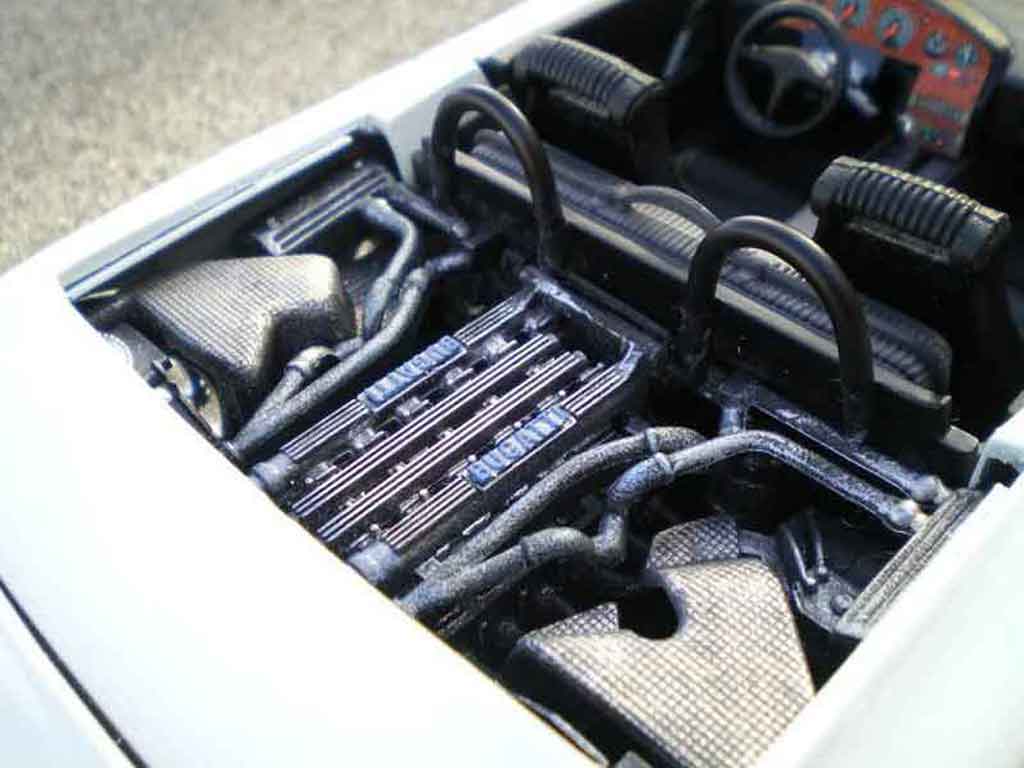 Bugatti EB110 barquette wit 1/18 Burago