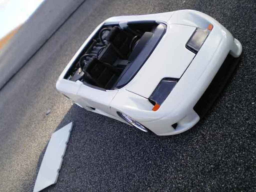 Bugatti EB110 barquette wit 1/18 Burago