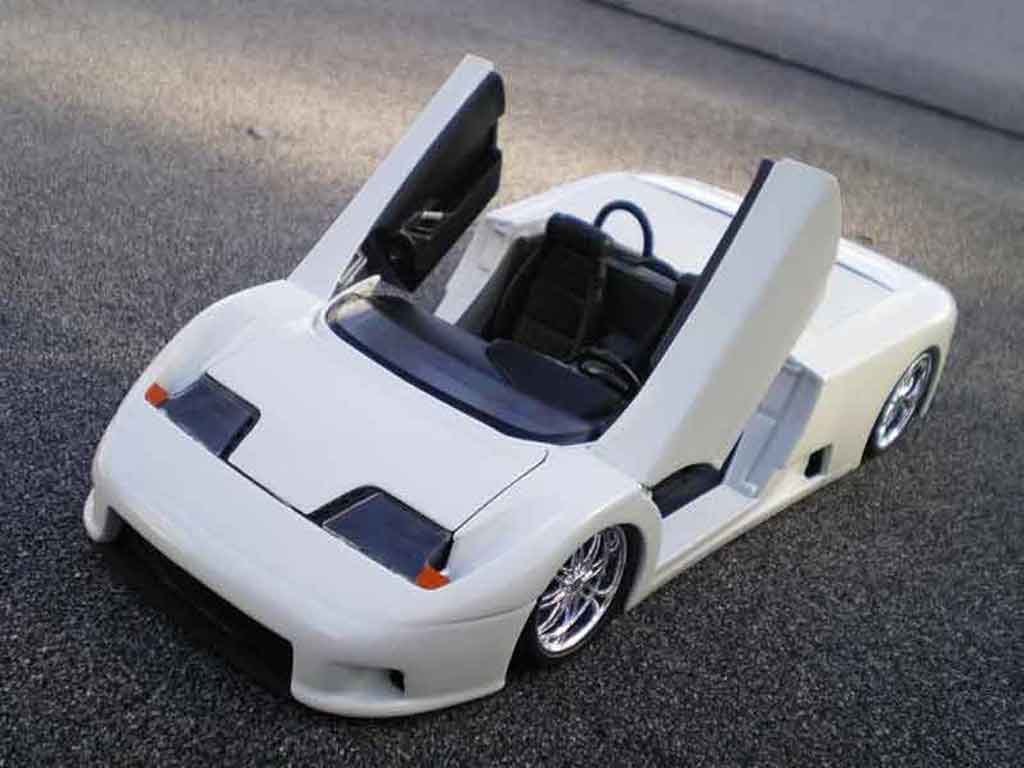 Bugatti EB110 barquette wit 1/18 Burago