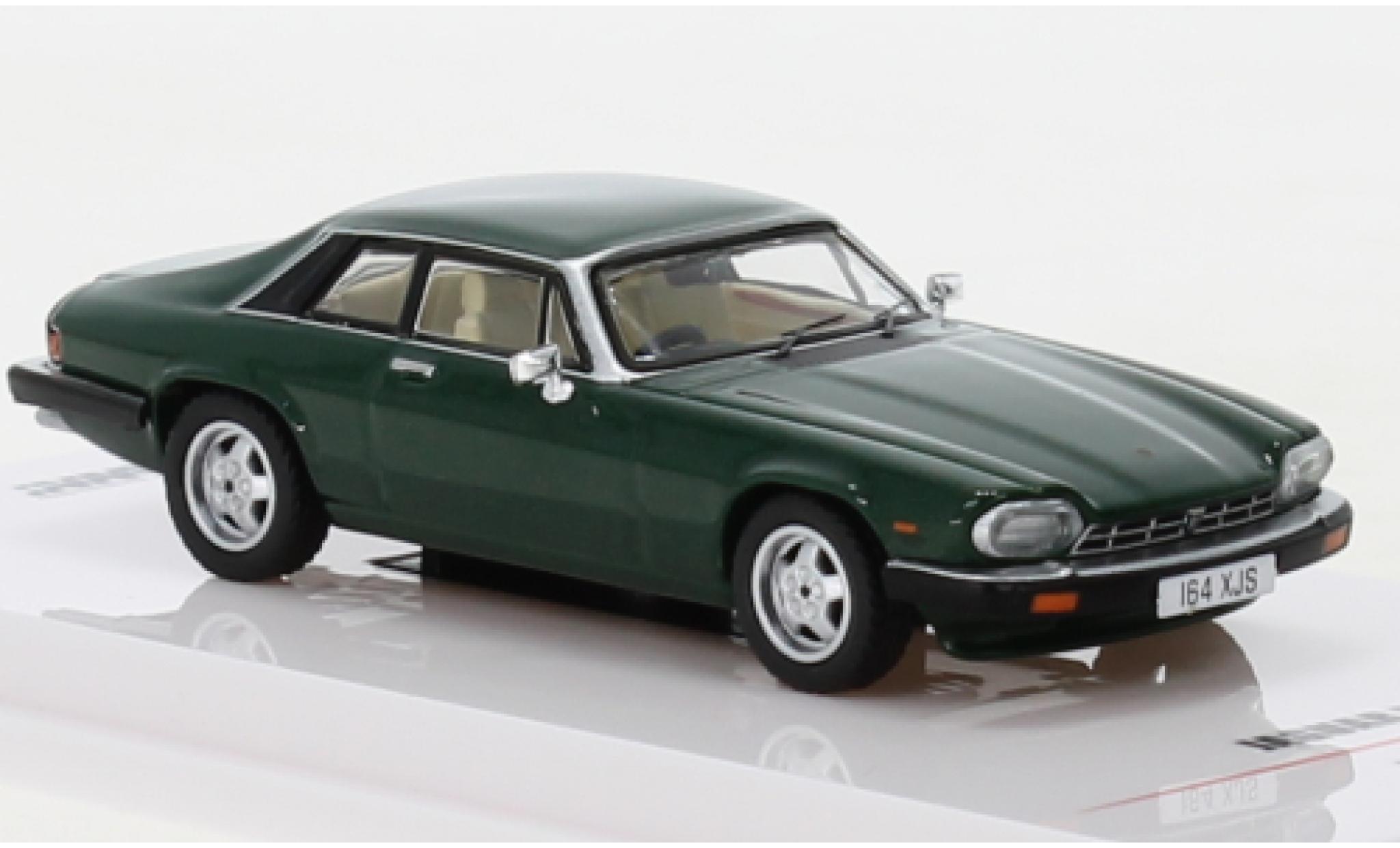 Jaguar XJ 1/64 INNO64 -S groen RHD modelauto