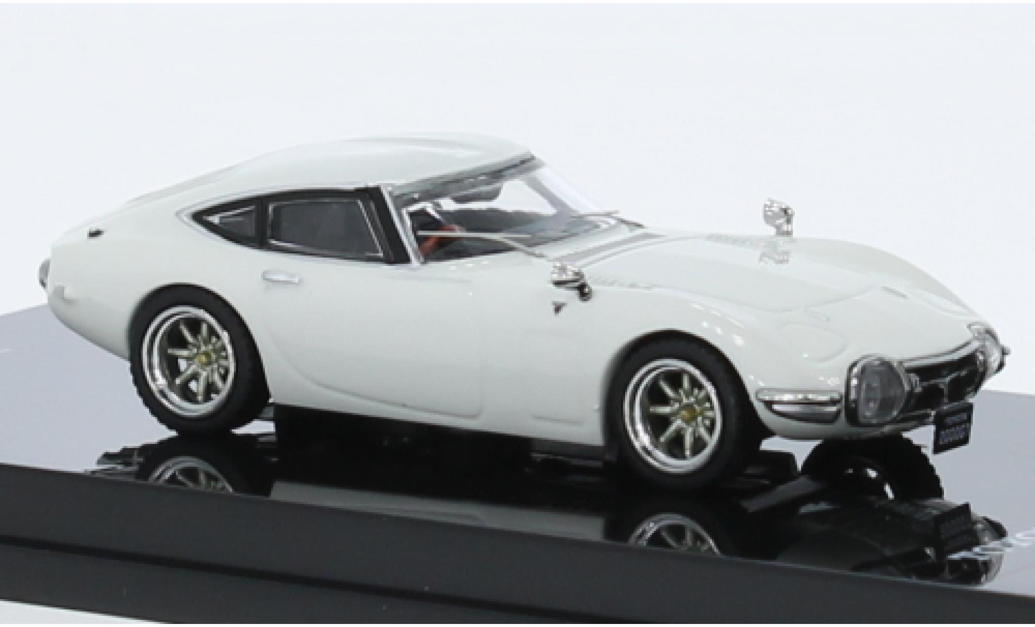 Toyota 2000 GT 1/64 INNO64 (MF10) wit RHD modelauto
