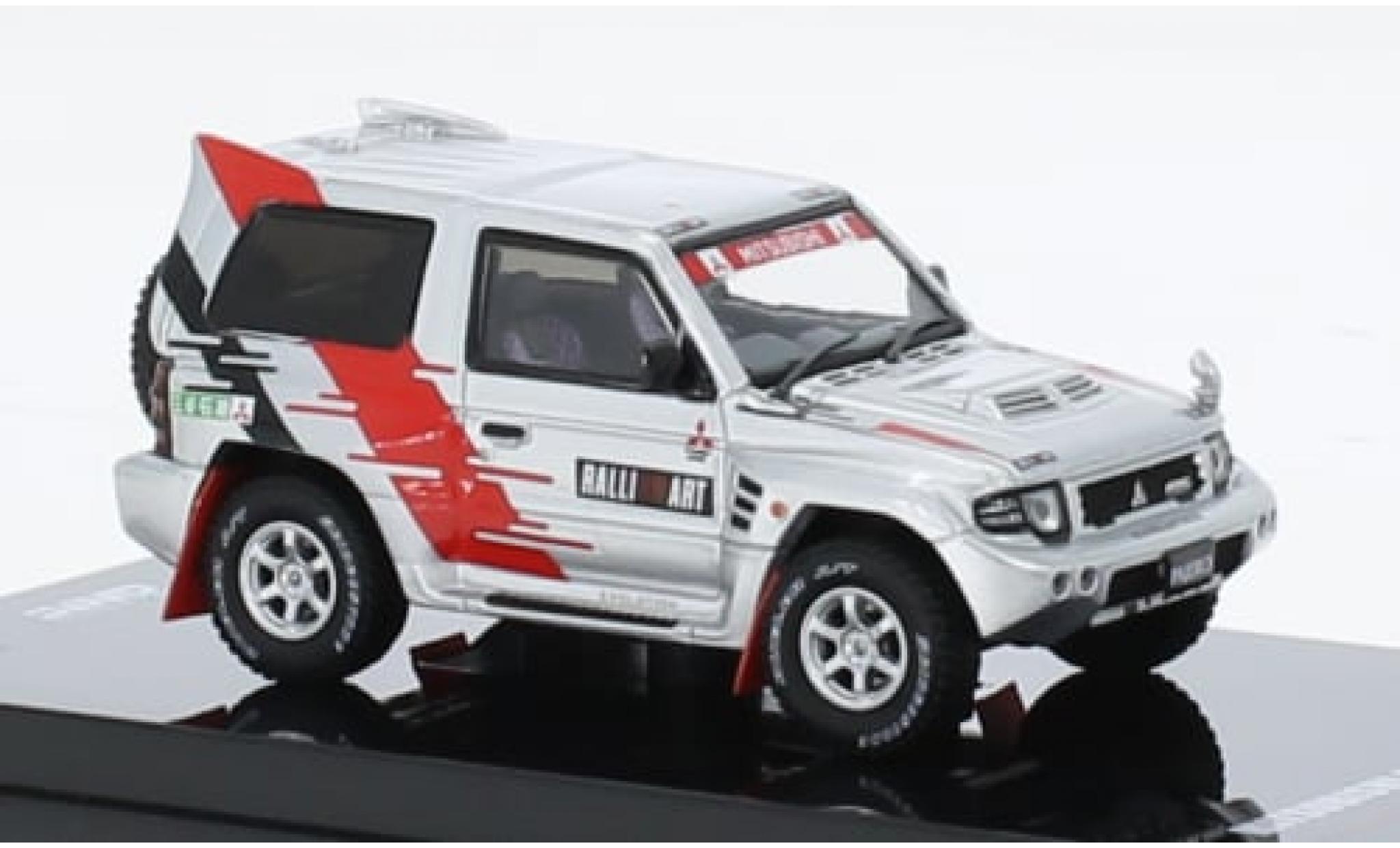 Mitsubishi Pajero 1/64 INNO64 Evolution Ralliart grijs/Dekor RHD 1:64 modelauto