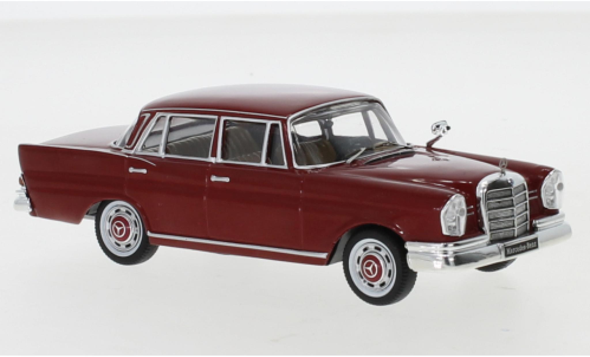 Mercedes 220 1/43 IXO SE (W111) rood 1959 modelauto