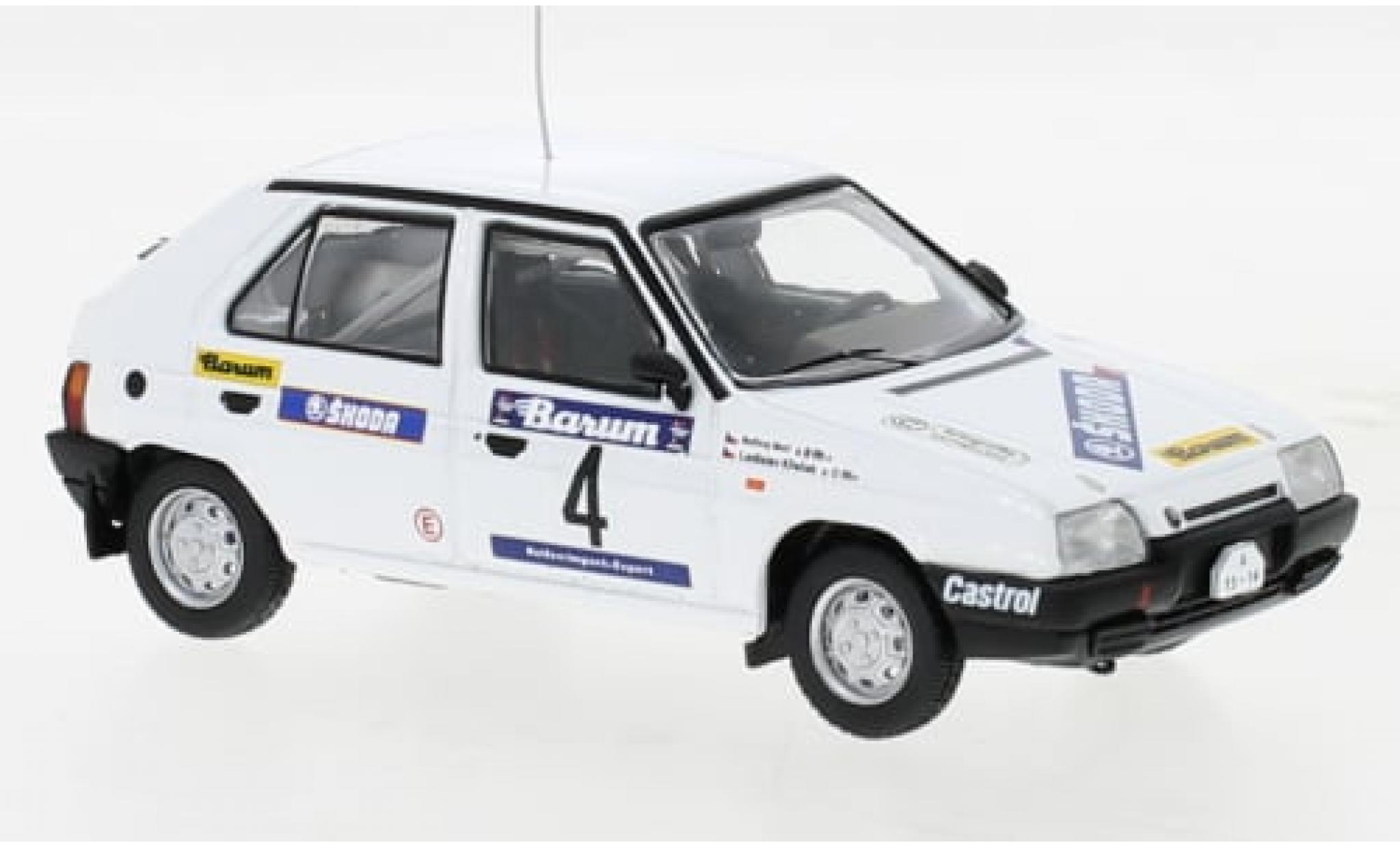 Skoda Favorit 1/43 IXO 136L No.4 Rallye Vala&scaron;ska&aacute; Zima 1989 1:43 modelauto