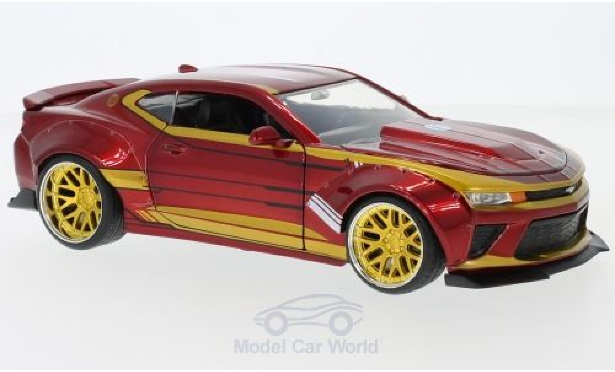 Chevrolet Camaro RS 1/24 Jada Toys rood/gold Marvel Avengers - Iron Man 2016 mit Figur modelauto