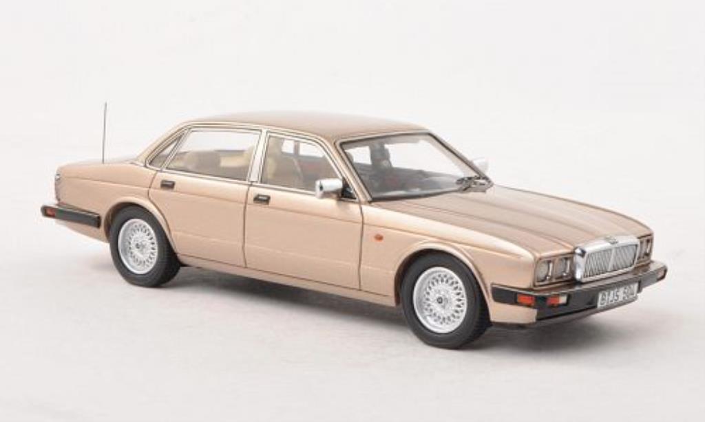 Jaguar XJ 1/43 Neo Sovereign beige LHD 1990 modelauto