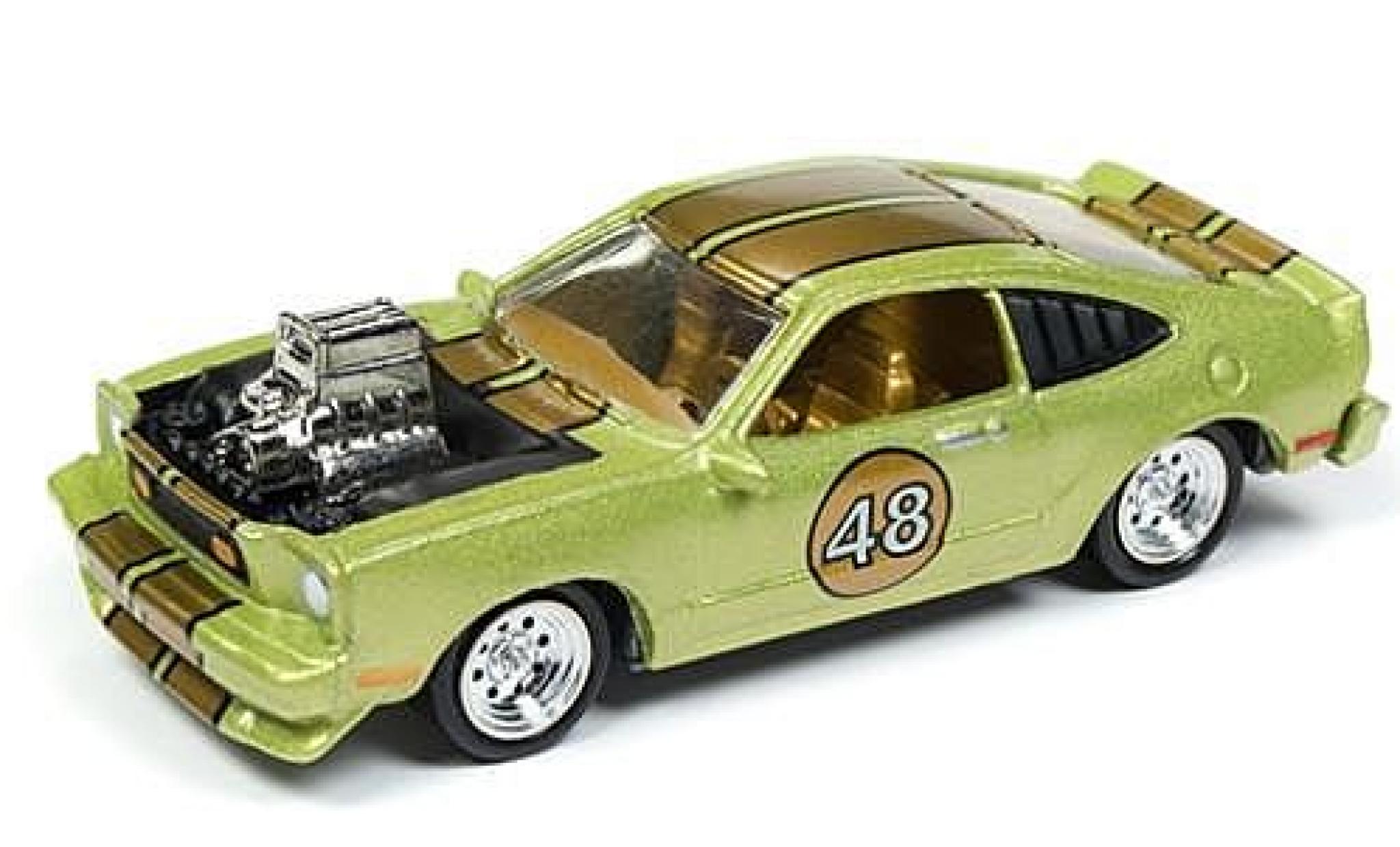Ford Mustang 1/64 Johnny Lightning II Cobra metallic groen/gold The Spoilers 1976 tuning sans Vitrine modelauto