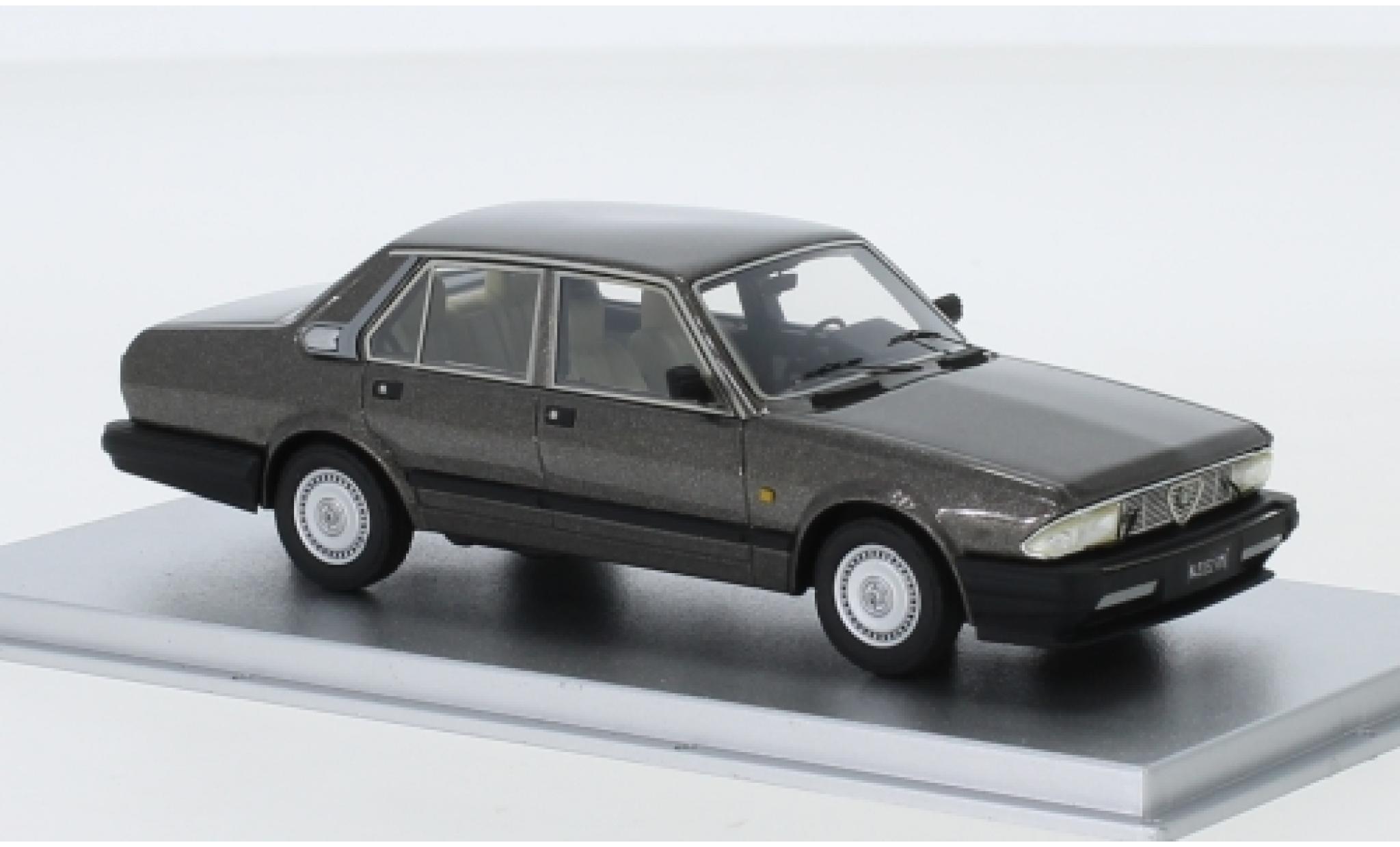 Alfa Romeo Alfa 6 1/43 Kess 2.5i V6 Quadrifoglio Oro metallic grijs 1983 modelauto