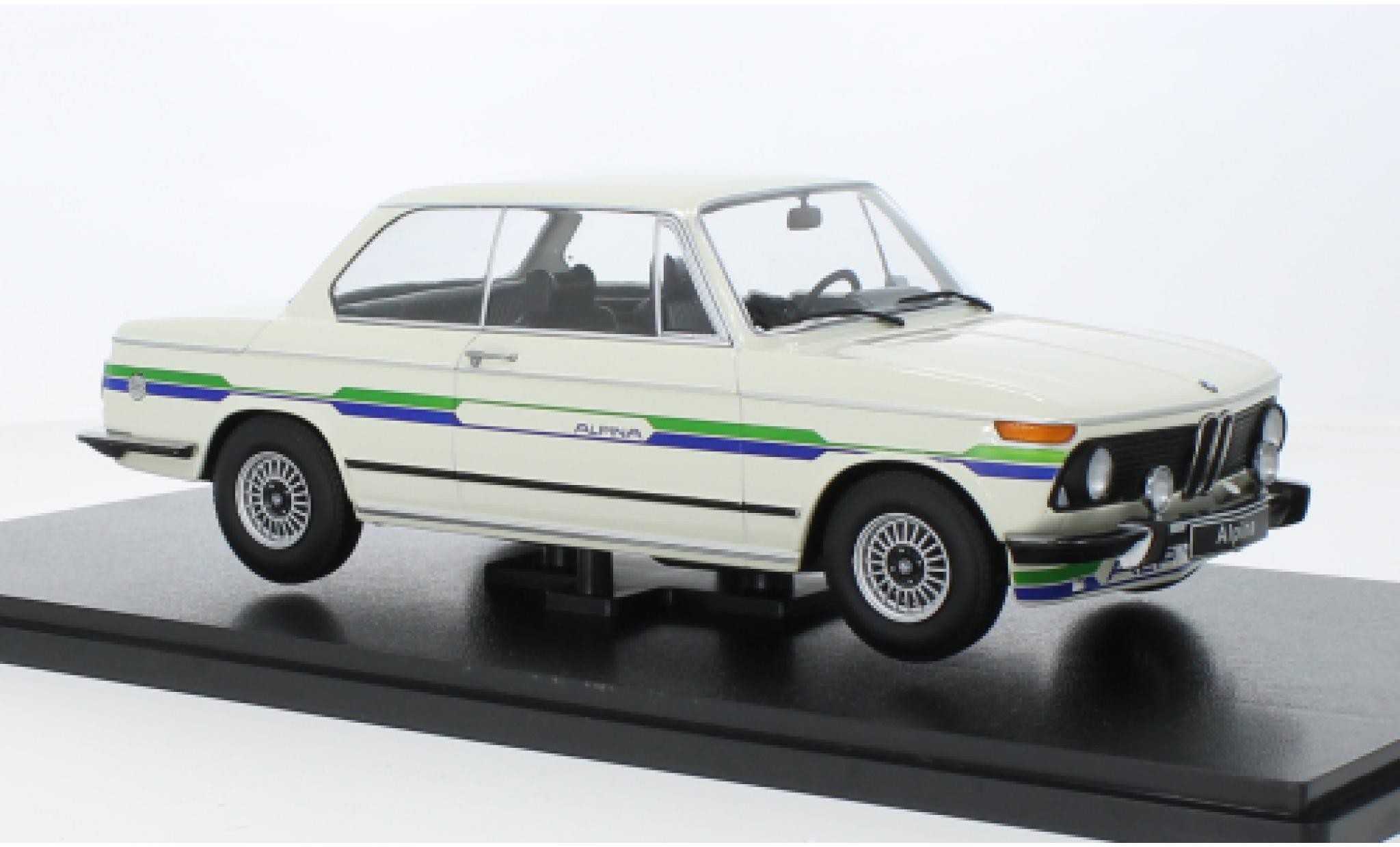 Bmw 2002 1/18 KK Scale Alpina wit/D&eacute;corer 1974 modelauto