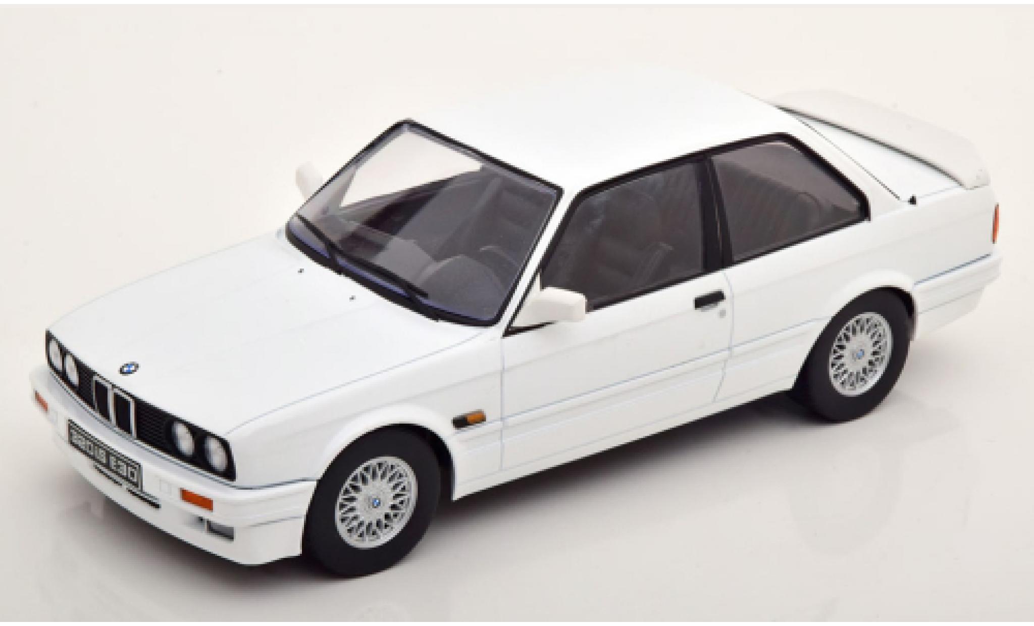 Bmw 320 1/18 KK Scale iS (E30) wit 1989 modelauto