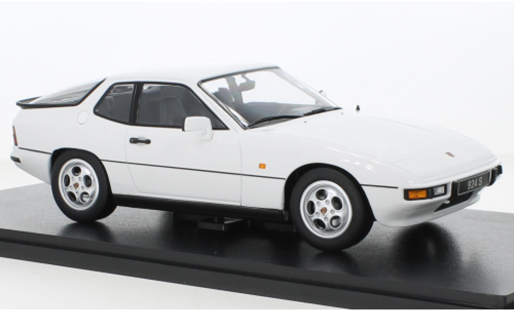 Porsche 924 1/18 KK Scale S wit 1986 modelauto