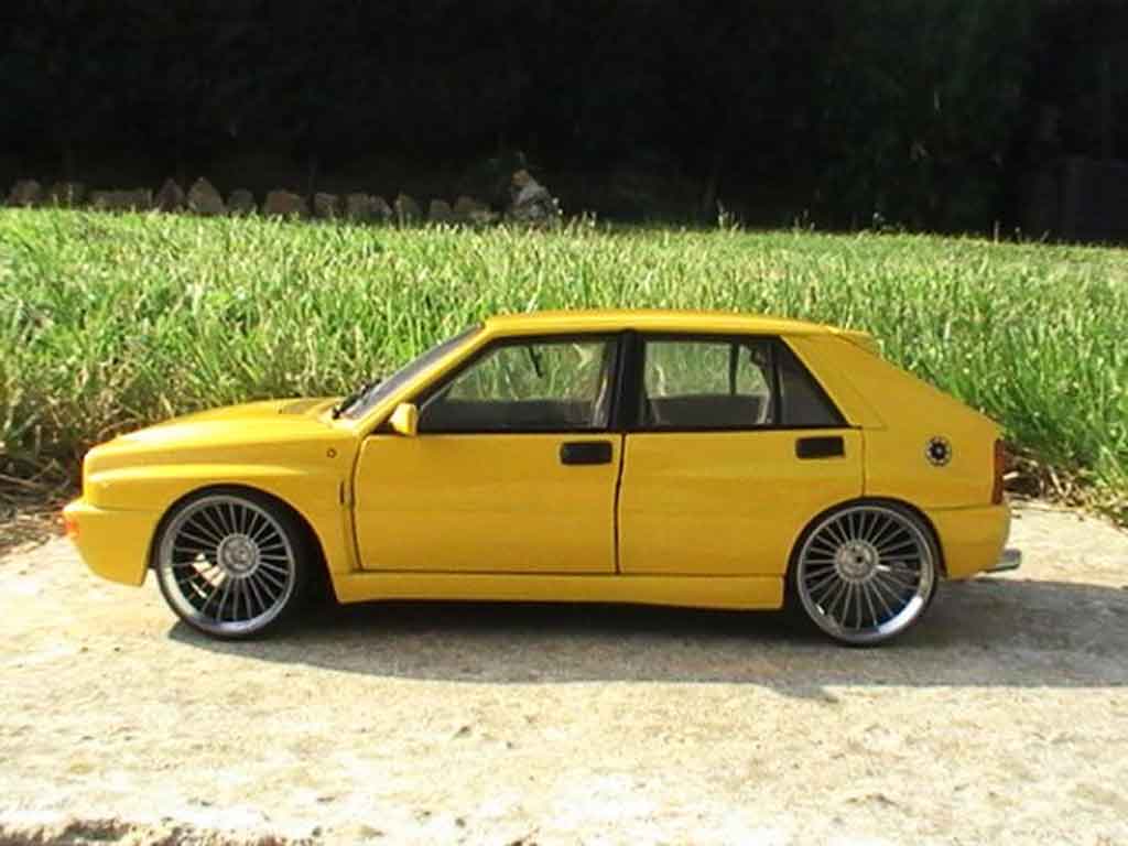 Lancia Delta HF Integrale evolution 2 geels jantes 19 pouces 1/18 Ricko