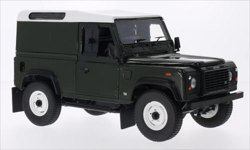 Land Rover Defender 1/18 Universal Hobbies 90 County Hardtop grun/wit RHD 2004 modelauto