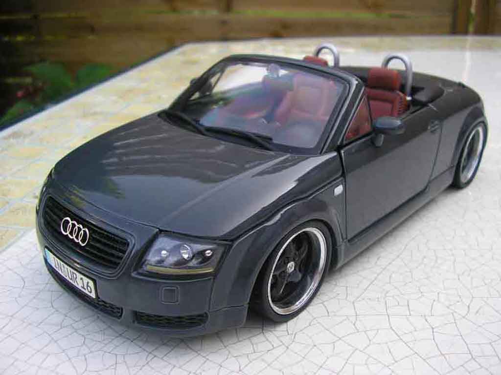 Audi TT rs roadster grijs jantes porsche 1/18 Maisto