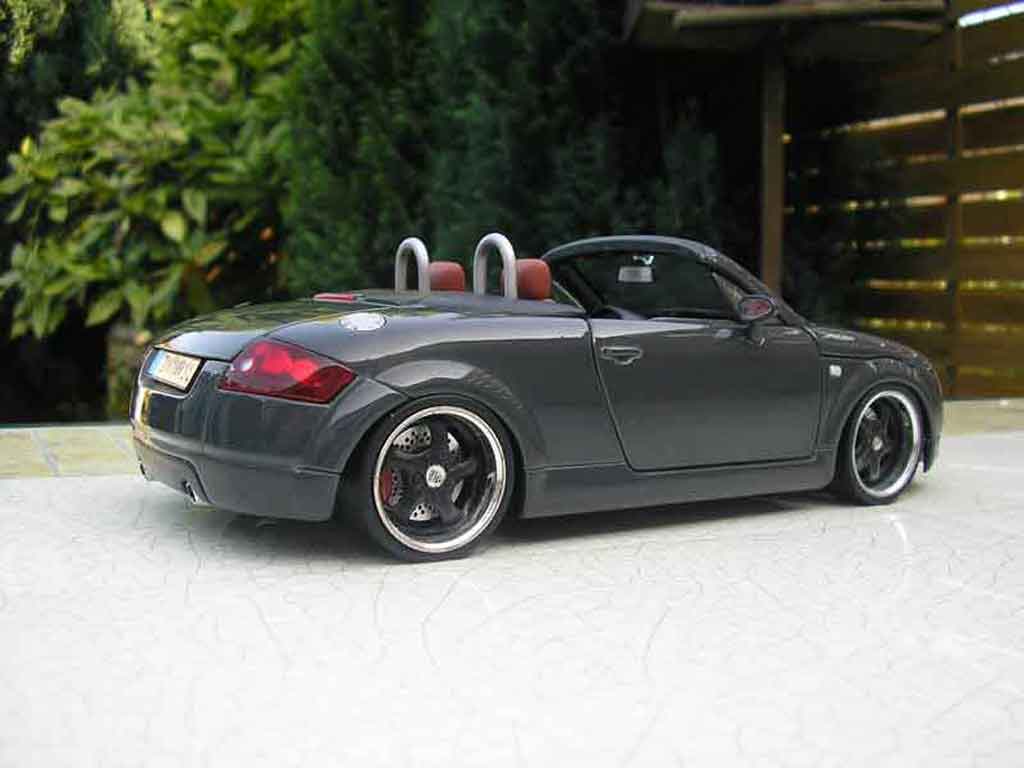 Audi TT rs roadster grijs jantes porsche 1/18 Maisto