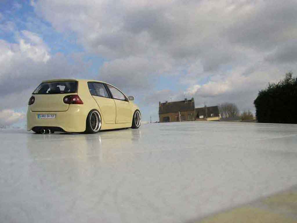 Volkswagen Golf GTI german look 1/18 Burago