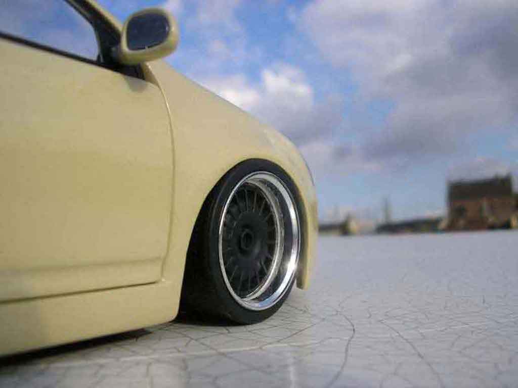 Volkswagen Golf GTI german look 1/18 Burago