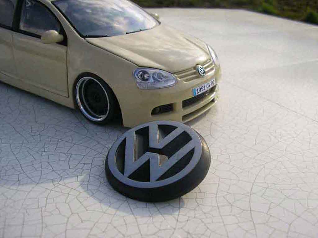 Volkswagen Golf GTI german look 1/18 Burago