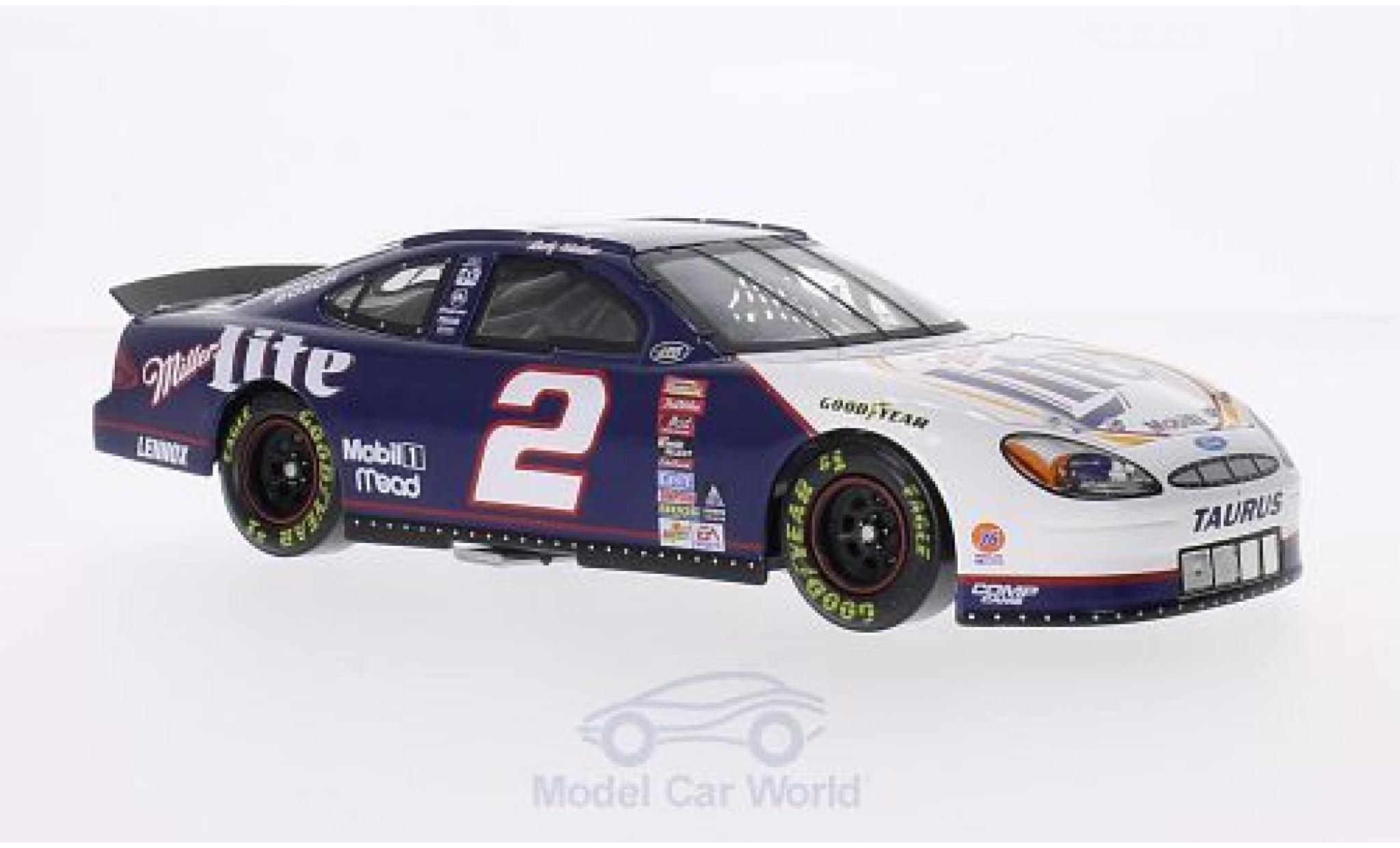 Ford Taurus 1/24 Lionel Racing No.2 Miller Lite Nascar 2000 inklusive Podest mit Leitplanke R.Wallace modelauto
