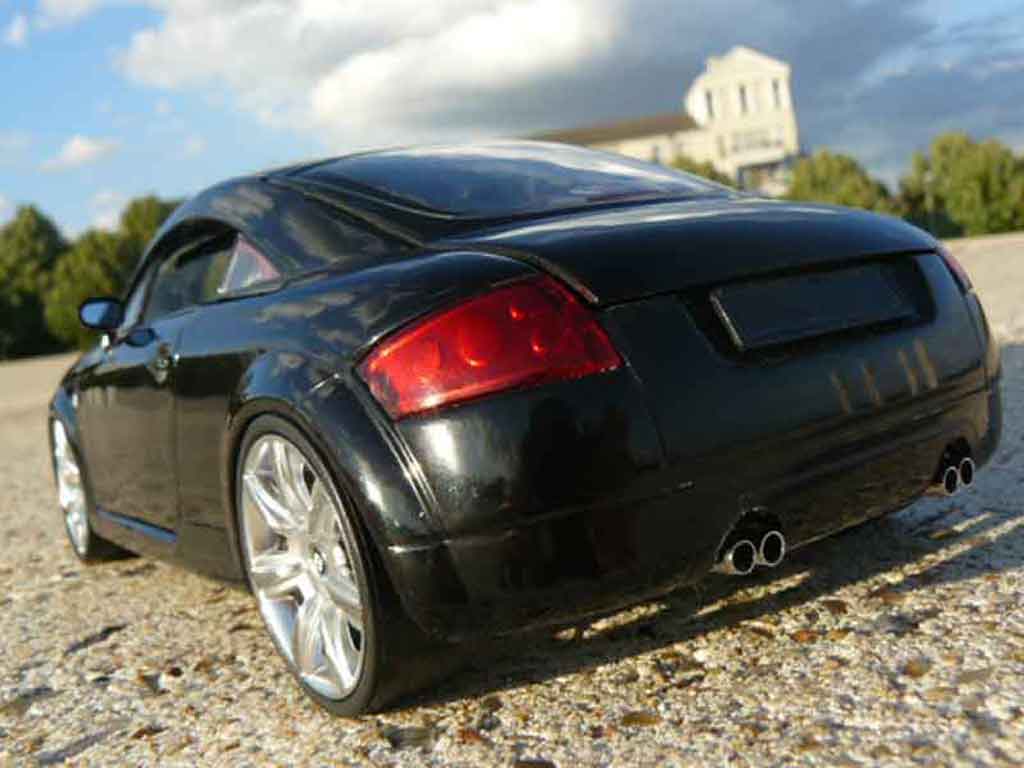 Audi TT coupe 1/18 Revell coupe zwart modelauto
