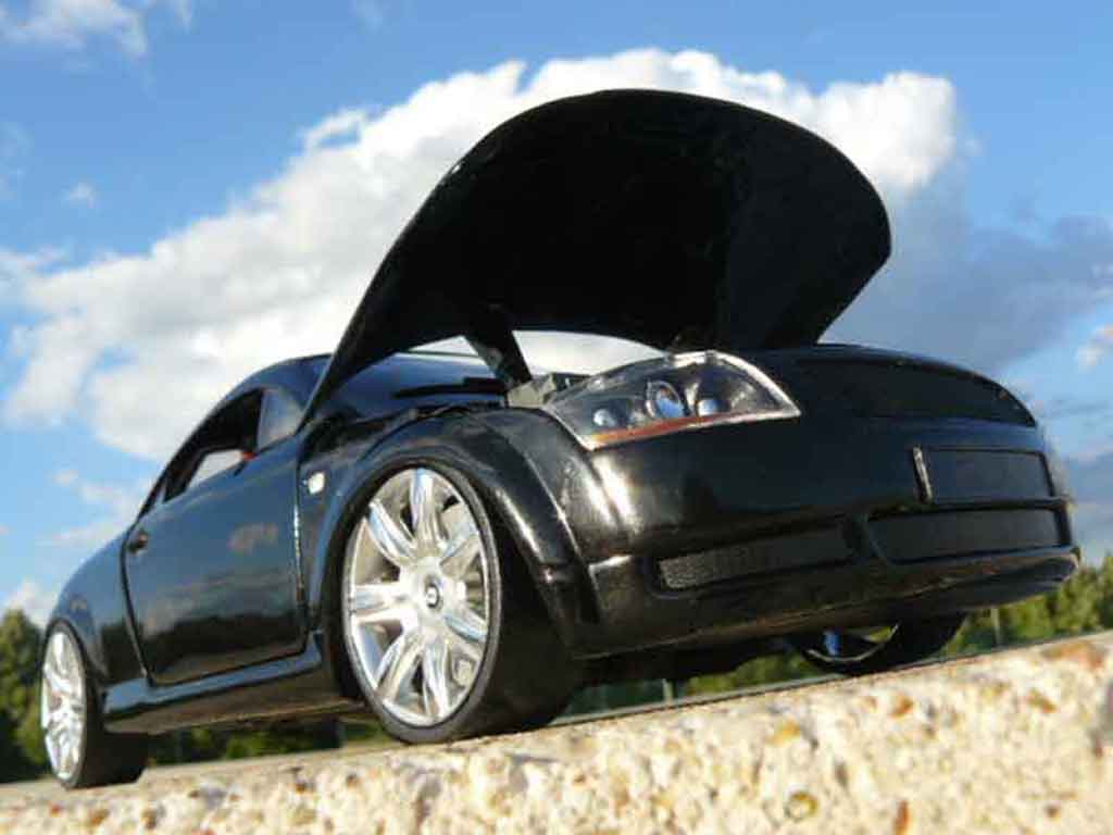Audi TT coupe zwart 1/18 Revell