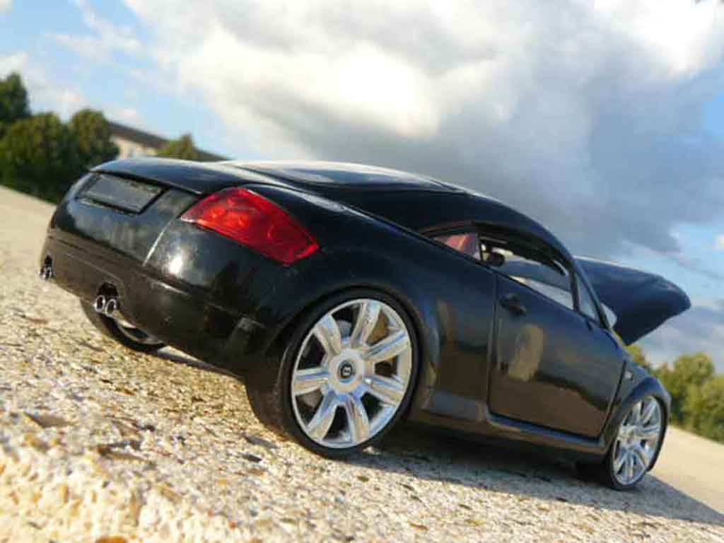 Audi TT coupe zwart 1/18 Revell