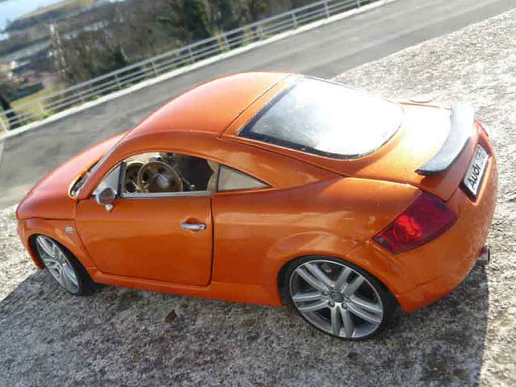 Audi TT coupe s-line oranje jantes 19 pouces 1/18 Revell