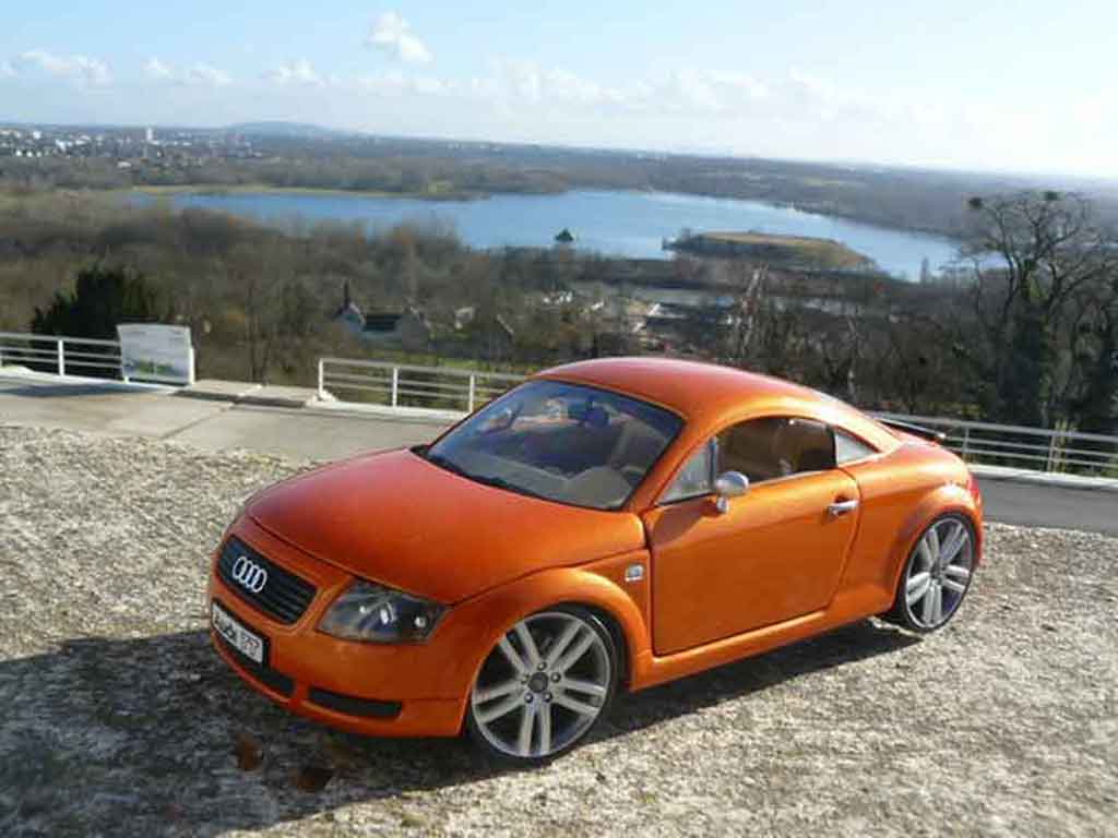 Audi TT coupe s-line oranje jantes 19 pouces 1/18 Revell
