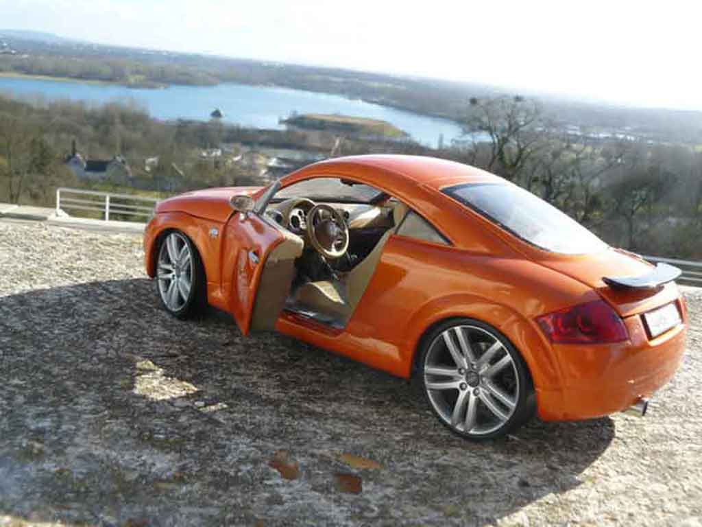 Audi TT coupe s-line oranje jantes 19 pouces 1/18 Revell