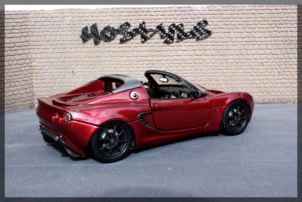 Lotus Elise 111S rood / carbon 1/18 Welly