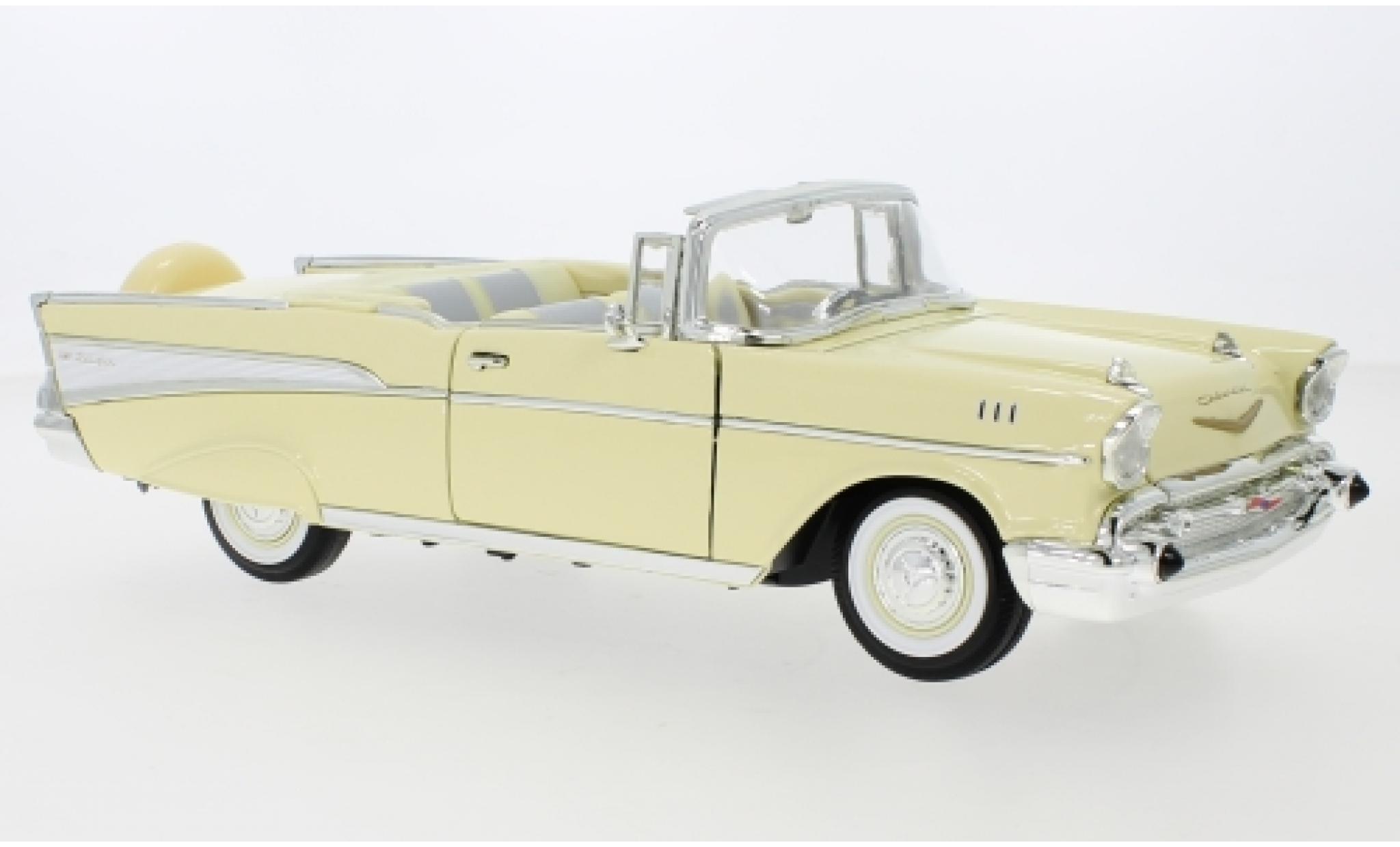 Chevrolet Bel Air 1/18 Lucky Die Cast Cabriolet geel/wit 1957 modelauto