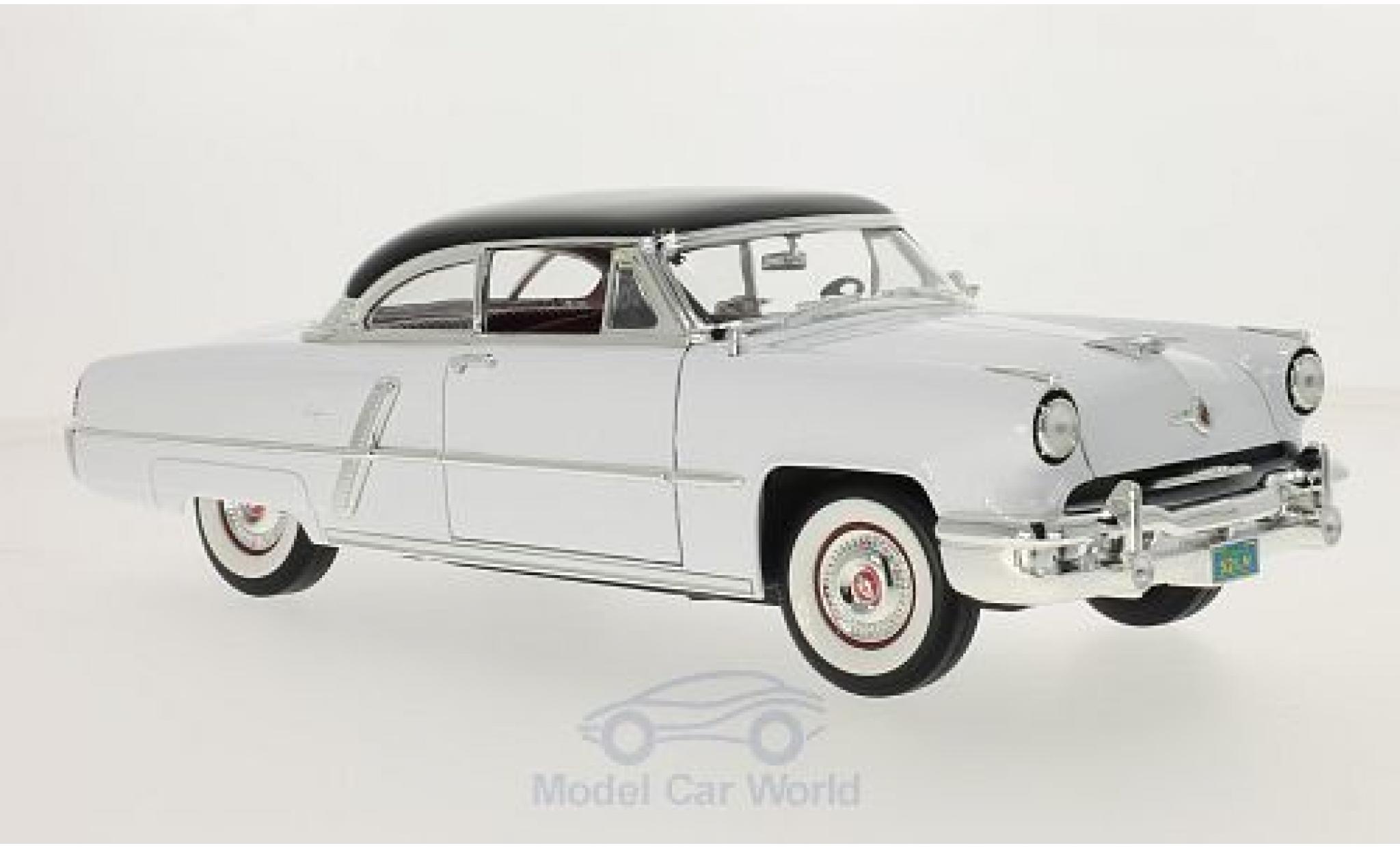 Lincoln Capri 1/18 Lucky Die Cast wit/zwart 1952 modelauto