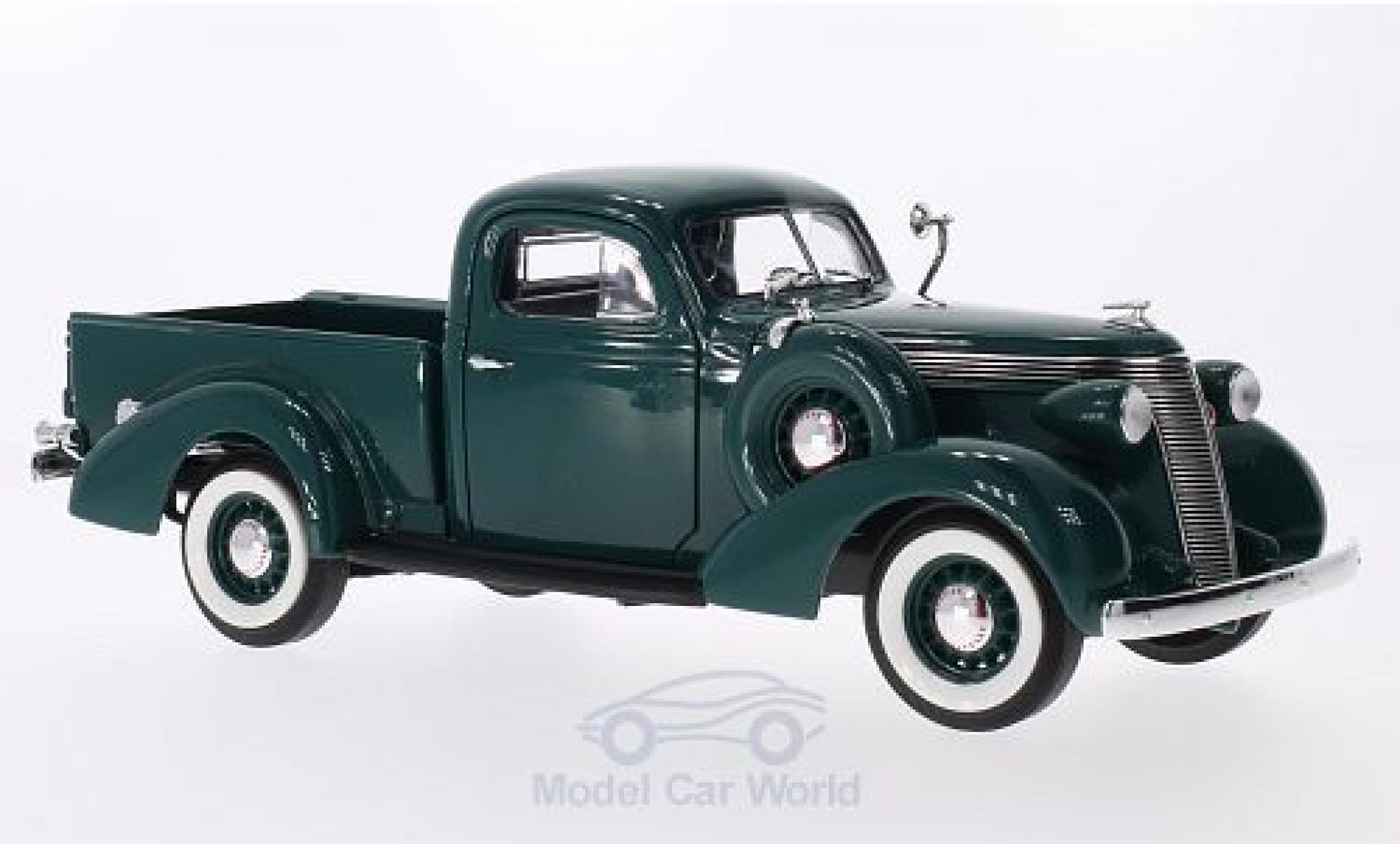 Studebaker Coupe Express 1/18 Lucky Die Cast Pick Up groen 1937 modelauto