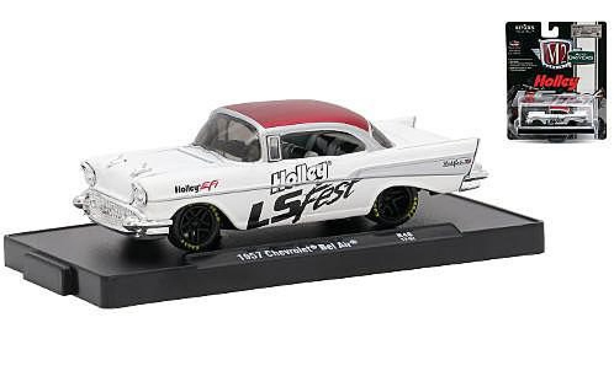 Chevrolet Bel Air 1/64 M2 Machines wit/rood Holley LS Fest 1957 modelauto