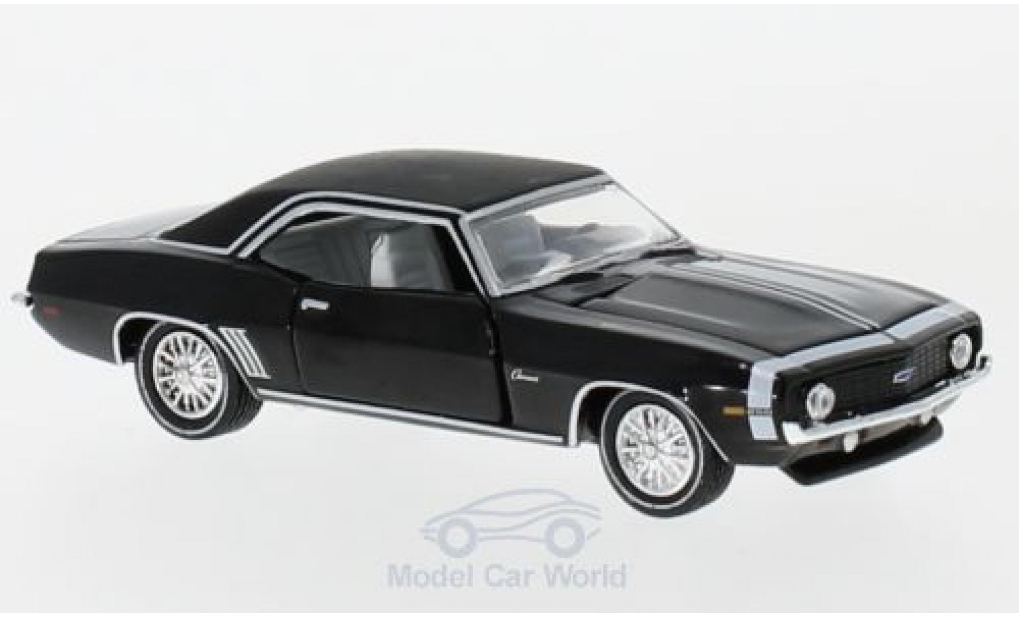 Chevrolet Camaro 1/64 M2 Machines 250 zwart 1969 modelauto