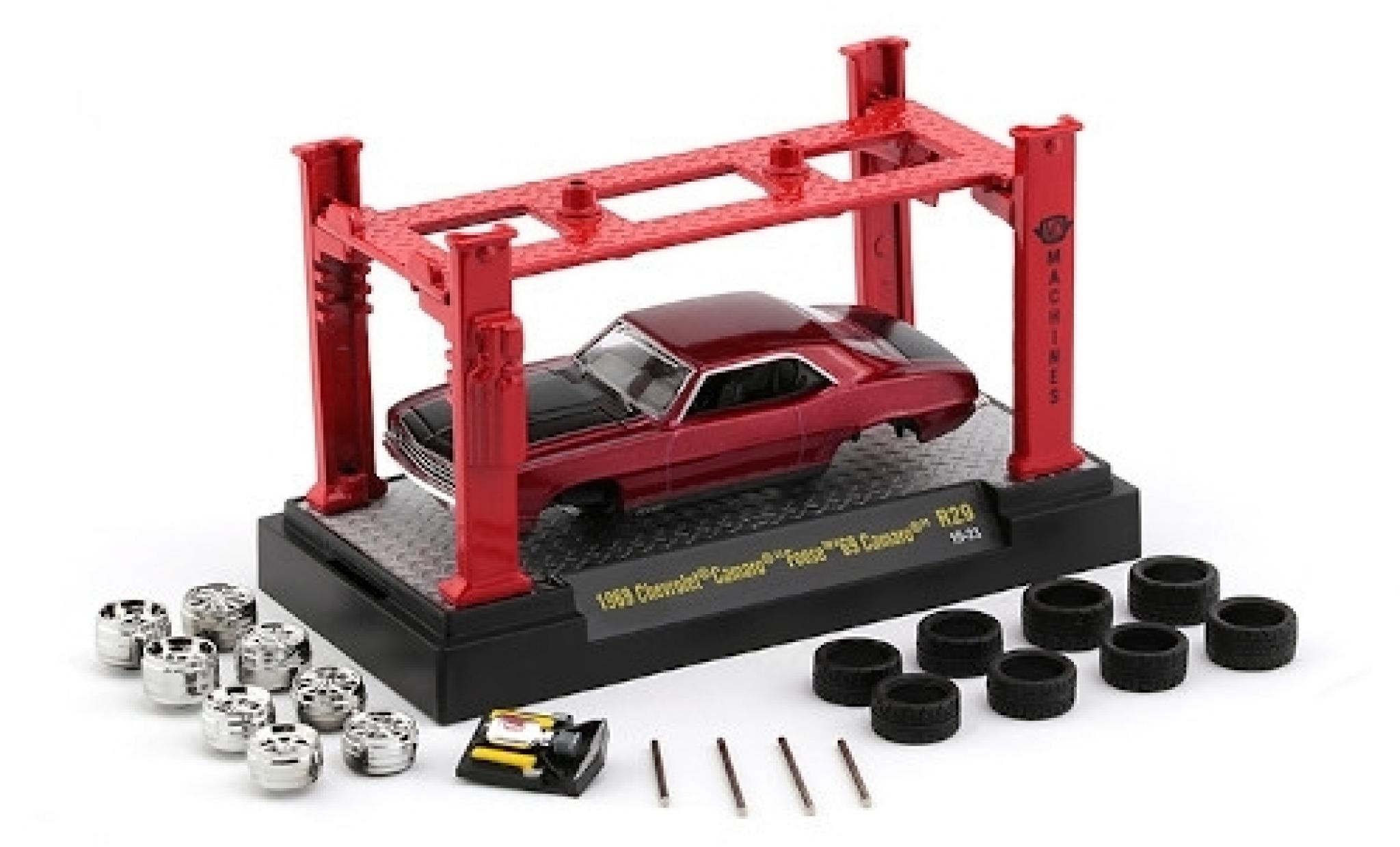 Chevrolet Camaro 1/64 M2 Machines metallic rood/matt-zwart 1969 Foose 69 avec Hebeb&uuml;hne et 2 Rads&auml;tzen modelauto