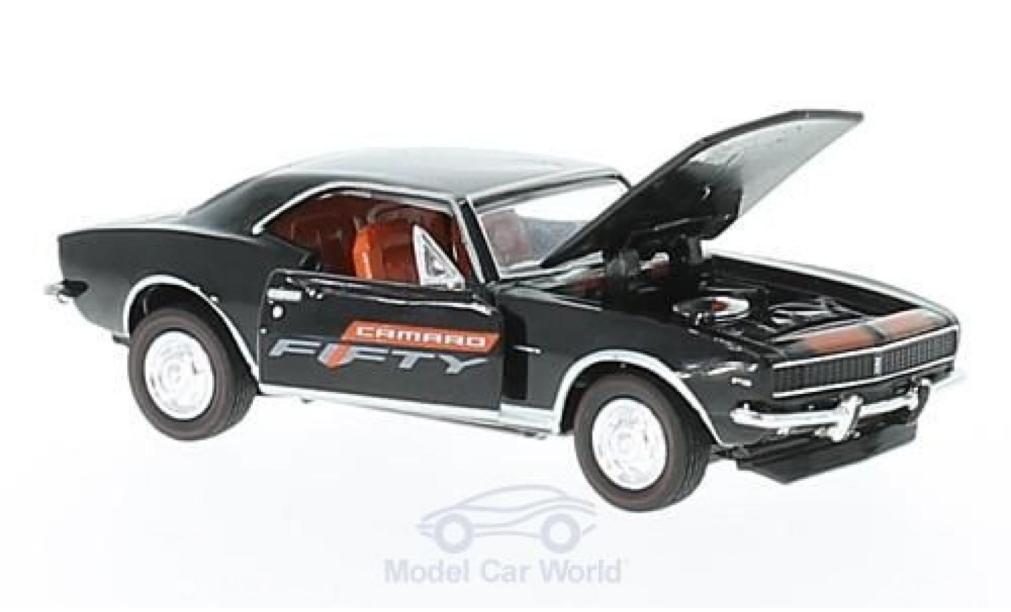 Chevrolet Camaro RS 1/64 M2 Machines Z/28 RS zwart/oranje 1967 Fifty Years modelauto